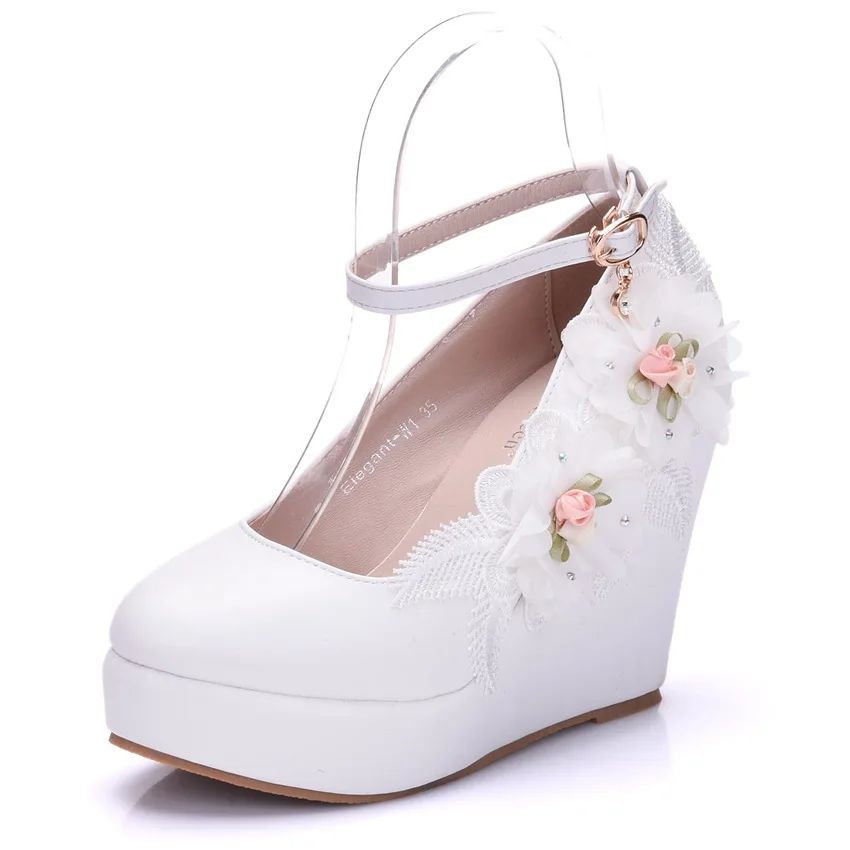 White Women Wedding Party Pumps Wedge Heels Buckle Straps Lace Flower Bridal Shoes Platform Lady Dress Shoes
White Women Wedding Party Pumps Wedge Heels Buckle Straps Lace Flower Bridal Shoes Platform Lady Dress Shoes