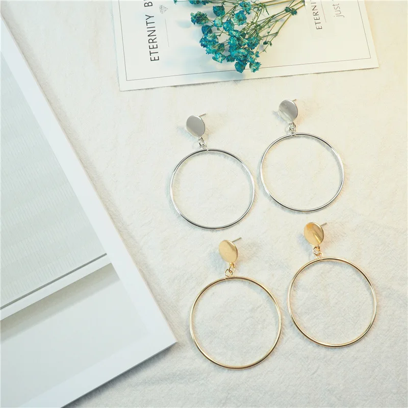 Big Hoop exaggerate Twist Rope Earrings Simple Gold Luxury Circle Round Statement Earring For Fashion Women Jewelry B-0665
Big Hoop exaggerate Twist Rope Earrings Simple Gold Luxury Circle Round Statement Earring For Fashion Women Jewelry B-0665
