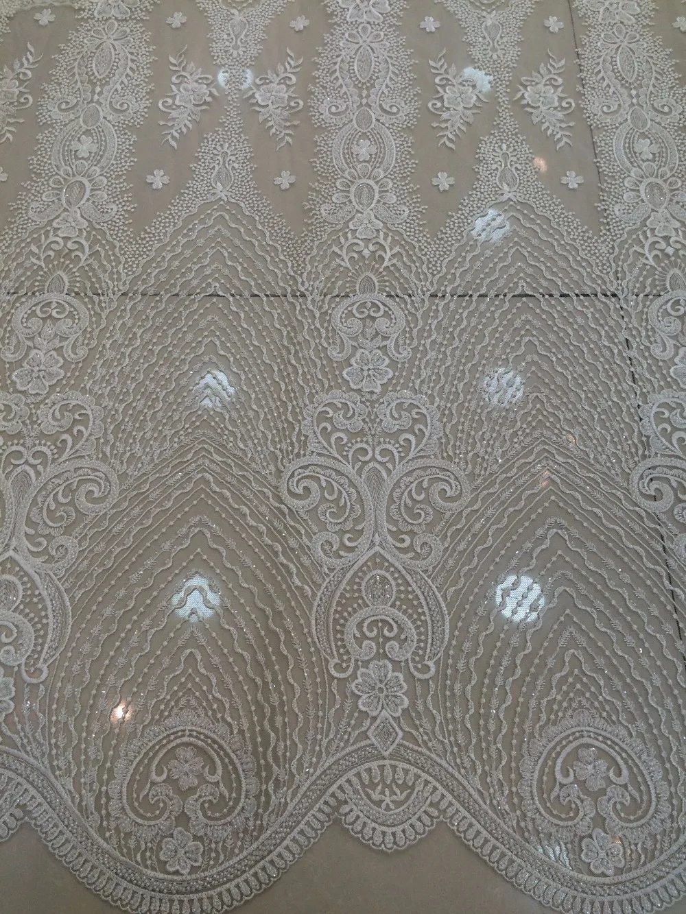 Best Selling African Lace Fabric Nigerian French Fabric ZH-112938 with beads High Quality
Best Selling African Lace Fabric Nigerian French Fabric ZH-112938 with beads High Quality