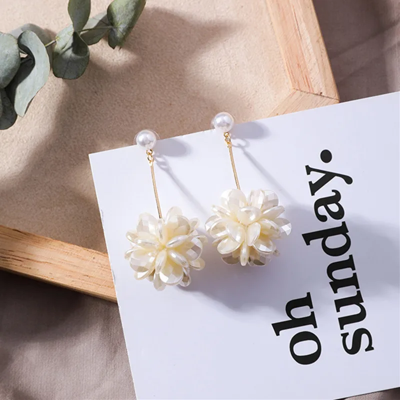 Korean New Elegant Pearl Acrylic Flower Ball Earrings for Girls Sweet Long Women Wedding Party Drop Pendientes Jewelry 6B2023
Korean New Elegant Pearl Acrylic Flower Ball Earrings for Girls Sweet Long Women Wedding Party Drop Pendientes Jewelry 6B2023