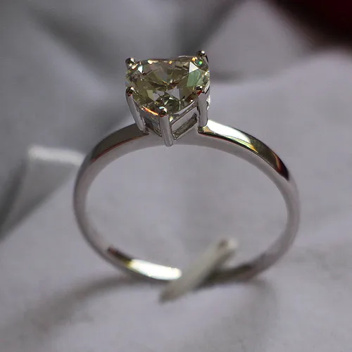 7*7mm Verify Heart Moissanite Solitaire Ring 2CT Simulate Diamond Love Shape Solid 18K White Gold Jewelry Ring Women Engagement
7*7mm Verify Heart Moissanite Solitaire Ring 2CT Simulate Diamond Love Shape Solid 18K White Gold Jewelry Ring Women Engagement