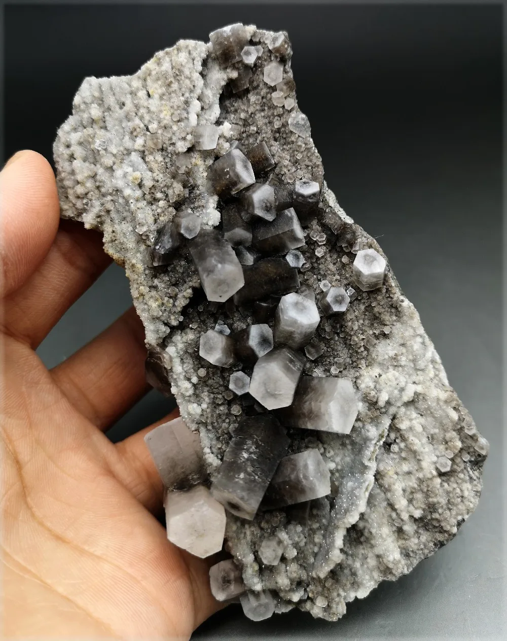 177g Natural Grey Aragonite Calcite Skeletal Raw Quartz Point Rough Crystal Cluster Calcspar Minerals Specimen Healing
177g Natural Grey Aragonite Calcite Skeletal Raw Quartz Point Rough Crystal Cluster Calcspar Minerals Specimen Healing