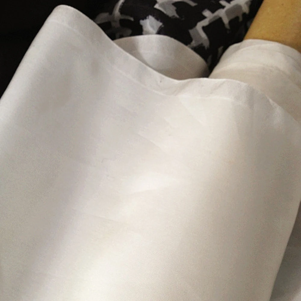 50cm*112cm 12 momme Natural White Silk Habotai Material Soft Habutai Linings 100% Mulberry Silk Fabric
50cm*112cm 12 momme Natural White Silk Habotai Material Soft Habutai Linings 100% Mulberry Silk Fabric