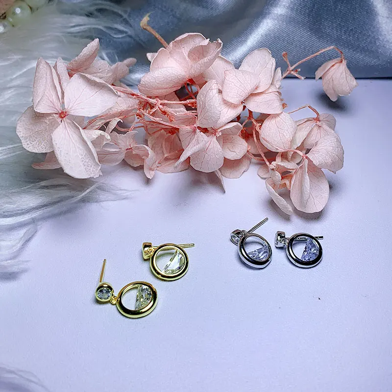S925 silver earrings for women diamond round sweet geometric hollow hollow semicircular earrings
S925 silver earrings for women diamond round sweet geometric hollow hollow semicircular earrings