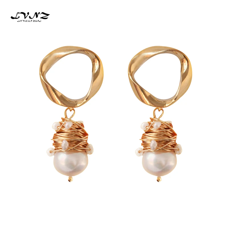 LVNZ 2019 New Hot Fashion Copper Body Big Freshwater Pearls Twining Round Drop Earrings For Women Hollow Jewelry 7069h
LVNZ 2019 New Hot Fashion Copper Body Big Freshwater Pearls Twining Round Drop Earrings For Women Hollow Jewelry 7069h