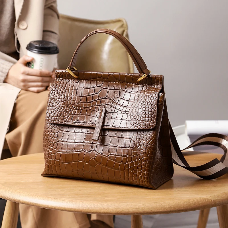 WOONAM Fashion Handbag Genuine Cowhide Leather in Alligator Pattern Medium Top Handle Bag WB720
WOONAM Fashion Handbag Genuine Cowhide Leather in Alligator Pattern Medium Top Handle Bag WB720