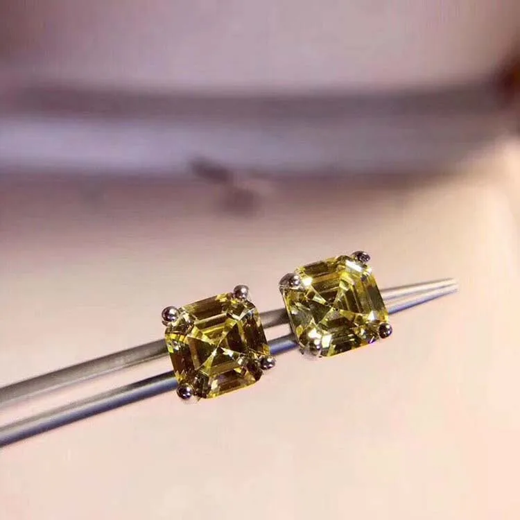 S925 Sterling Silver Stud Earrings Exquisite Four Prong Pagoda Yellow Rhinestone Stud Earrings Simple Luxury Fashion Jewelry
S925 Sterling Silver Stud Earrings Exquisite Four Prong Pagoda Yellow Rhinestone Stud Earrings Simple Luxury Fashion Jewelry