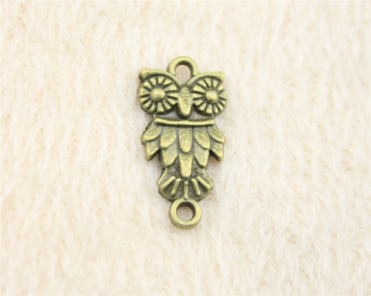 80pcs/lot 21*11mm ancient bronze Owl Connector charm Pendants DIY jewelry for bracelet necklace earring
80pcs/lot 21*11mm ancient bronze Owl Connector charm Pendants DIY jewelry for bracelet necklace earring