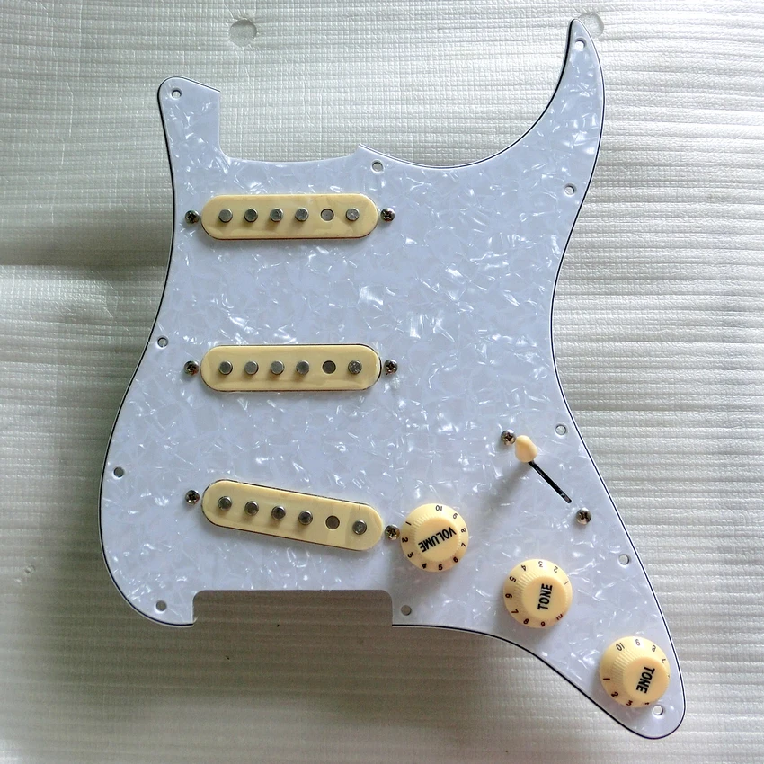 Free shipping SSS loaded Cream Alnico 5 guitar pickup wired White st guitar pickguard
Free shipping SSS loaded Cream Alnico 5 guitar pickup wired White st guitar pickguard