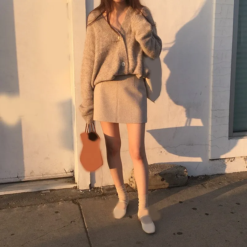 New Winter Women Cardigan Coat Loose Long Sleeve Thick Mohair Sweater Casual Female Solid Knit Sweater Coat
New Winter Women Cardigan Coat Loose Long Sleeve Thick Mohair Sweater Casual Female Solid Knit Sweater Coat