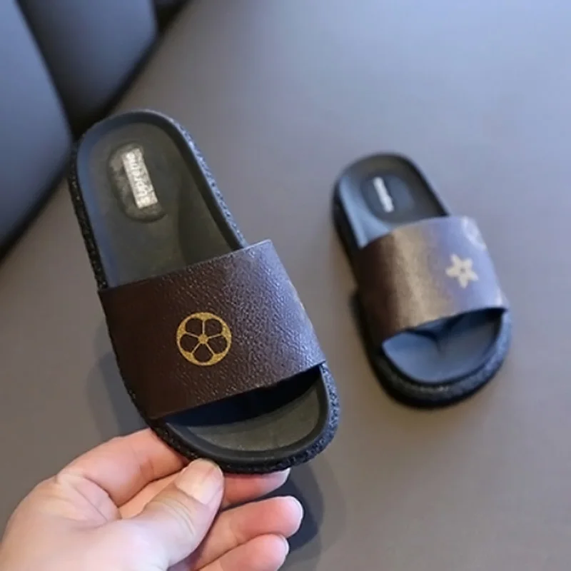 Soft Bottom Monogram Floral Kids Slippers Letters Plaid Print Anti-slippery Little Boys Girls Casual Slippers Summer Shoes
Soft Bottom Monogram Floral Kids Slippers Letters Plaid Print Anti-slippery Little Boys Girls Casual Slippers Summer Shoes