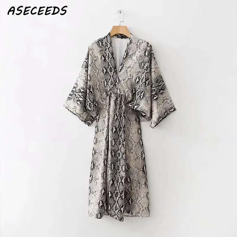 women summer dress Sexy Snake Print loose midi dress women vintage v neck batwing sleeve party dresses Casual plus size dresses
women summer dress Sexy Snake Print loose midi dress women vintage v neck batwing sleeve party dresses Casual plus size dresses