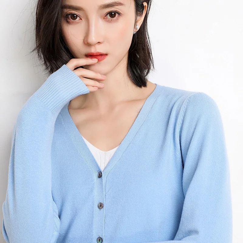 Spring and Autumn New Wool Cardigan Women's Solid Color Short V-neck Sweater Jacket Loose Outer Knit Sweater
Spring and Autumn New Wool Cardigan Women's Solid Color Short V-neck Sweater Jacket Loose Outer Knit Sweater