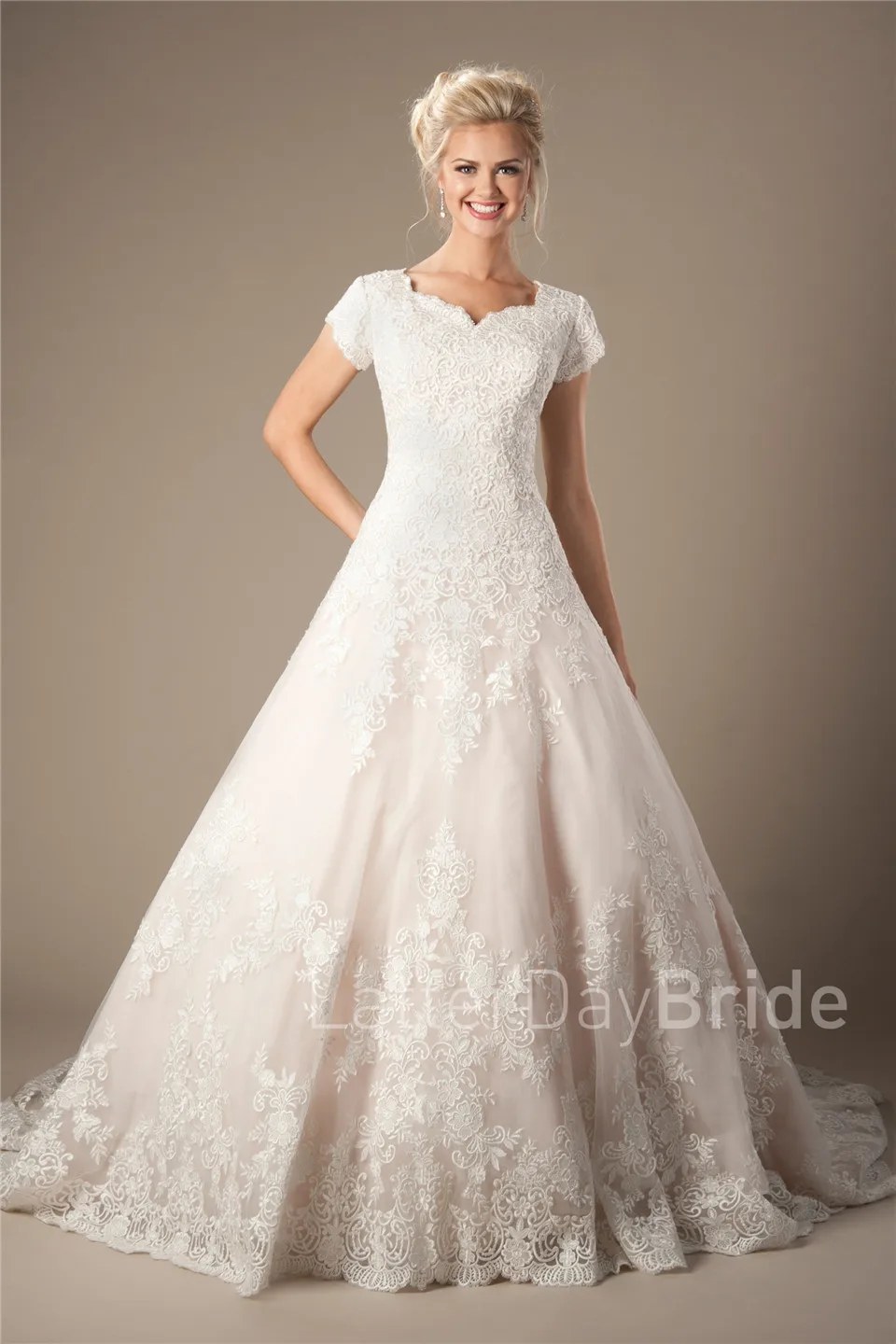 Vintage Lace Ball Gown Modest Wedding Dresses 2019 With Cap Sleeves Luxury Champagne Tulle Princess Wedding Gowns Custom Made
Vintage Lace Ball Gown Modest Wedding Dresses 2019 With Cap Sleeves Luxury Champagne Tulle Princess Wedding Gowns Custom Made