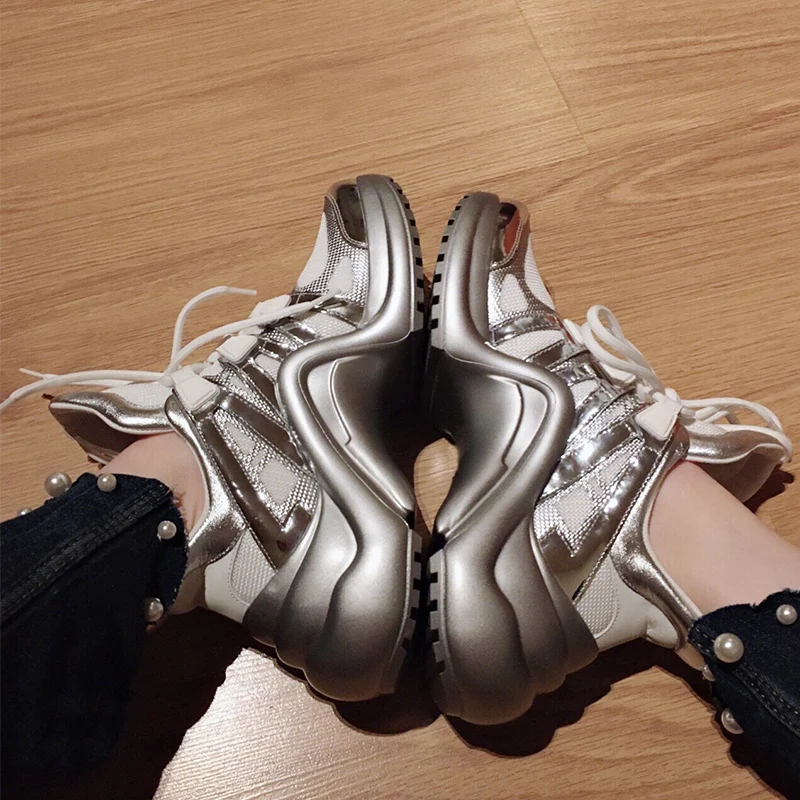 New Silver Archlight Designer Ultra Breathable Mesh And Leather Casual Shoes Lace Up Trainers Brand Street Styles Women Sneaker
New Silver Archlight Designer Ultra Breathable Mesh And Leather Casual Shoes Lace Up Trainers Brand Street Styles Women Sneaker