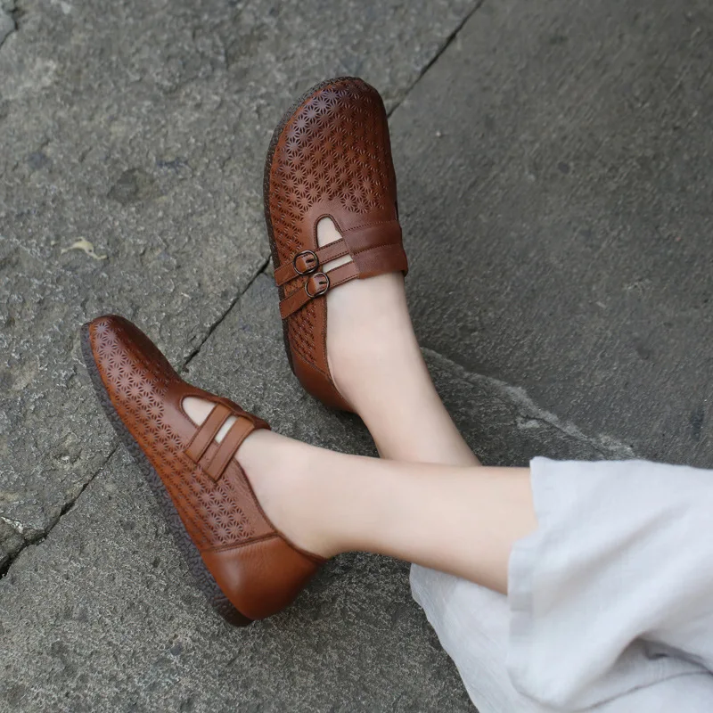 Women Genuine Leather Loafers Gray Low Heels Lazy Shoes Autumn 2018 Handmade Soft Leather Flats For Women Embroidery Retro Shoes
Women Genuine Leather Loafers Gray Low Heels Lazy Shoes Autumn 2018 Handmade Soft Leather Flats For Women Embroidery Retro Shoes