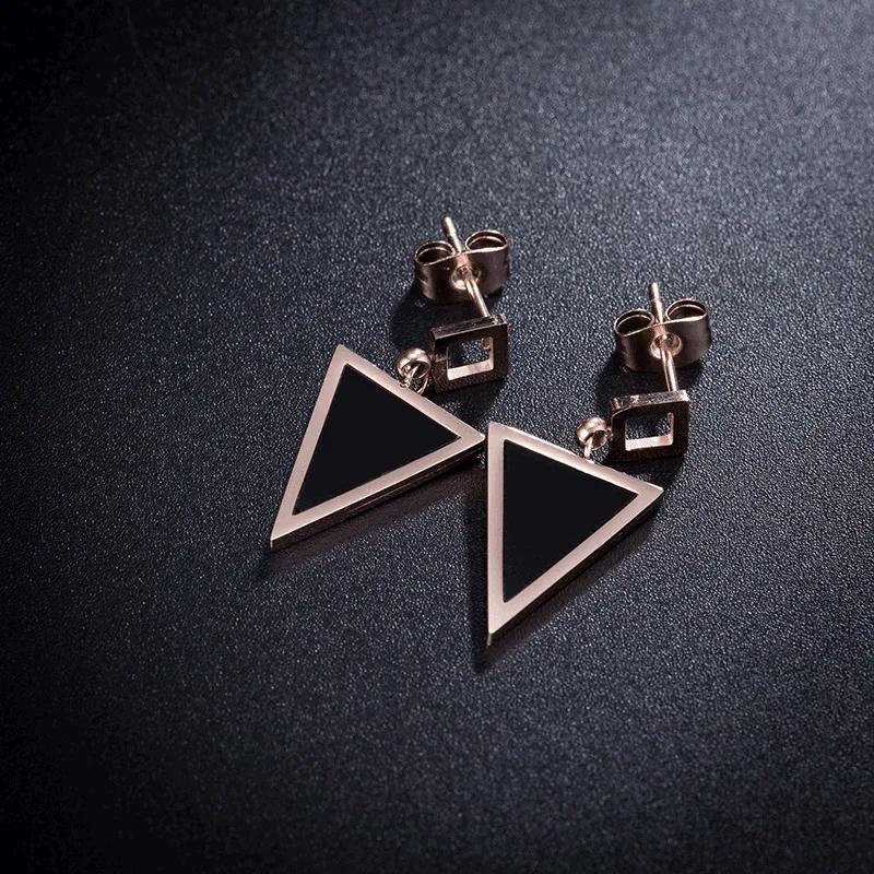New Titanium Steel Triangle Stud Earrings Rose Gold Black Shell Engagement Wedding Earrings For Women Boucles D'oreilles RN01302
New Titanium Steel Triangle Stud Earrings Rose Gold Black Shell Engagement Wedding Earrings For Women Boucles D'oreilles RN01302