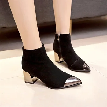 ladiesEuropean style contracted Tide Girl Boots Woman British Style Rivet Boots Martin Boots Autumn Winter New High-heeled Shoes 
ladiesEuropean style contracted Tide Girl Boots Woman British Style Rivet Boots Martin Boots Autumn Winter New High-heeled Shoes