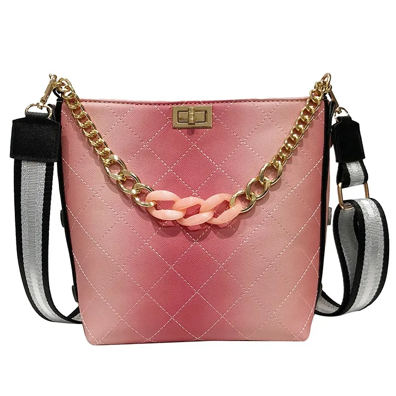 2019 fashion rhombic embroidery chain chain handbags wild buckle luxury brand designer shoulder Crossbody bucket bag
2019 fashion rhombic embroidery chain chain handbags wild buckle luxury brand designer shoulder Crossbody bucket bag