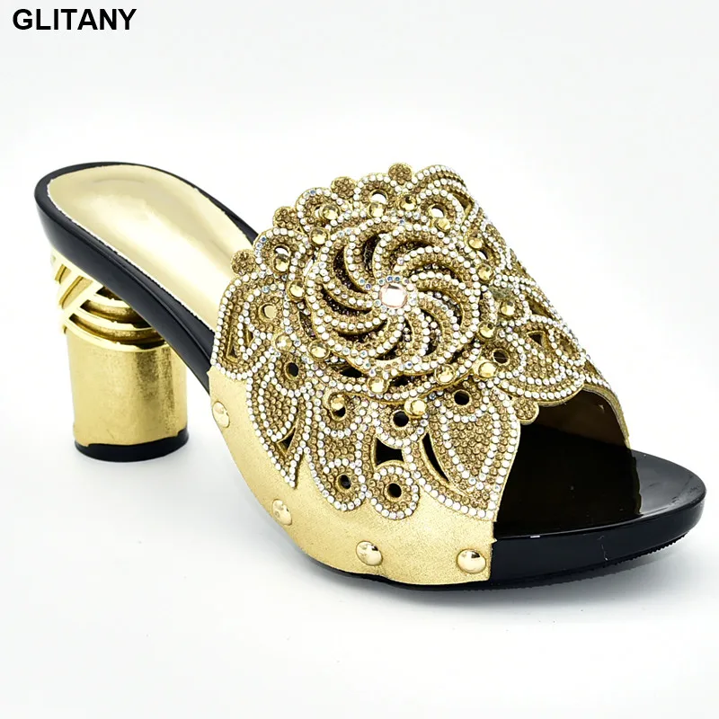 Latest Designer Shoes Women Luxury 2019 Wedding Shoes Bride Italian Style Women Party Shoes Decorated with Rhinestone Sexy Heels
Latest Designer Shoes Women Luxury 2019 Wedding Shoes Bride Italian Style Women Party Shoes Decorated with Rhinestone Sexy Heels