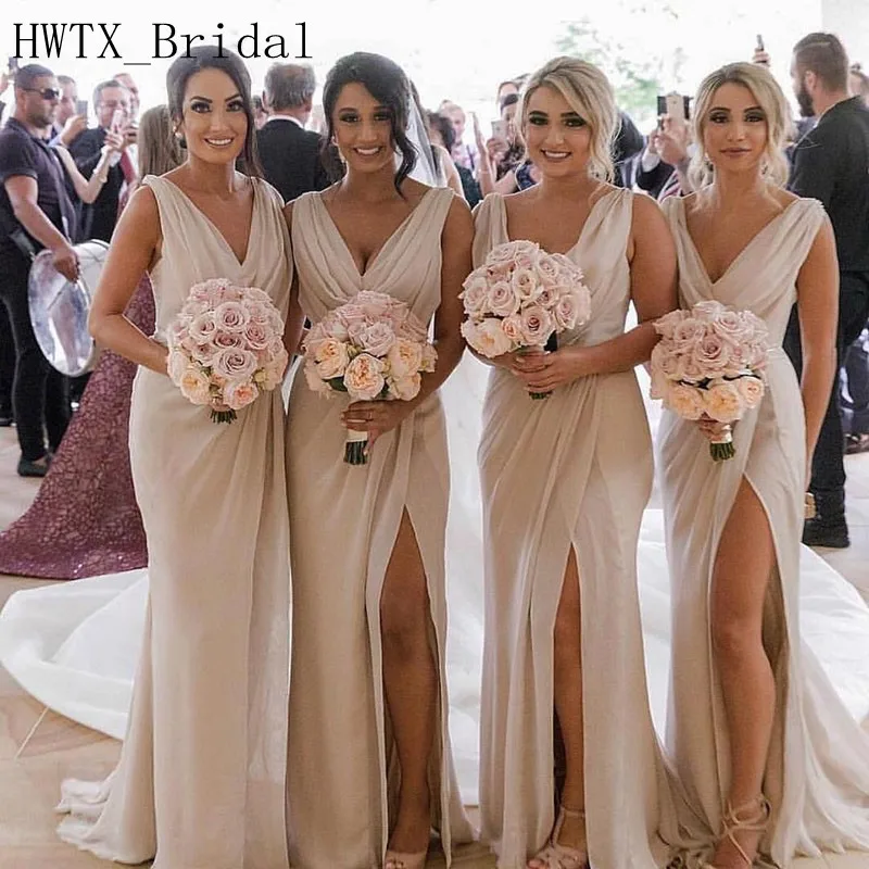 Champagne Chiffon Bridesmaid Dresses Cheap 2018 V Neck A Line Sleeveless Long Floor Length Plus Size Country Wedding Guest Dress
Champagne Chiffon Bridesmaid Dresses Cheap 2018 V Neck A Line Sleeveless Long Floor Length Plus Size Country Wedding Guest Dress
