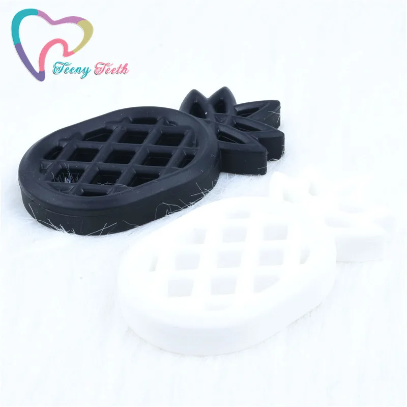 1 PC White/Black Silicone Negro Pineapple Teether Baby Chewable Toy Soother Sore Gums Baby Blanco Ananas Teething Pendant Toy
1 PC White/Black Silicone Negro Pineapple Teether Baby Chewable Toy Soother Sore Gums Baby Blanco Ananas Teething Pendant Toy