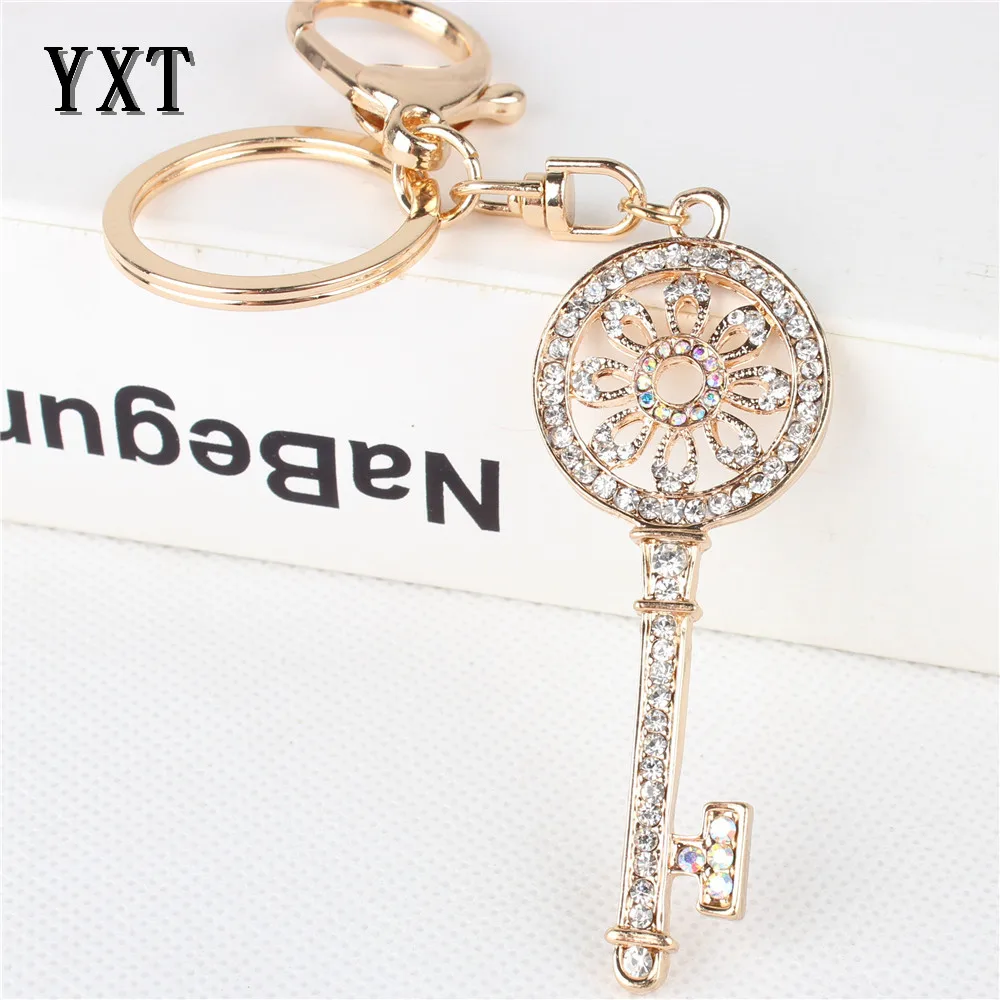 Vogue Vintage Key Round Flower New Crystal Charm Pendant Purse Bag Car KeyRing Chain Wedding Party Jewelry Favorite Gift
Vogue Vintage Key Round Flower New Crystal Charm Pendant Purse Bag Car KeyRing Chain Wedding Party Jewelry Favorite Gift