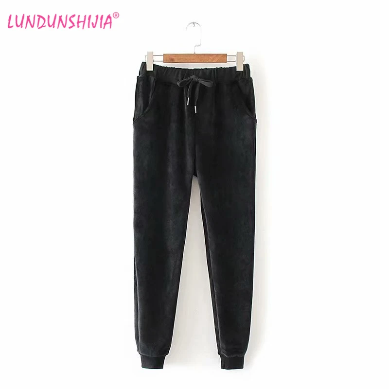 LUNDUNSHIJIA 2018 New Winter Women Warm Thicken Gold Velvet Harem Pants Casual Wide Leg Pants Ladies Black Home Sweatpants
LUNDUNSHIJIA 2018 New Winter Women Warm Thicken Gold Velvet Harem Pants Casual Wide Leg Pants Ladies Black Home Sweatpants
