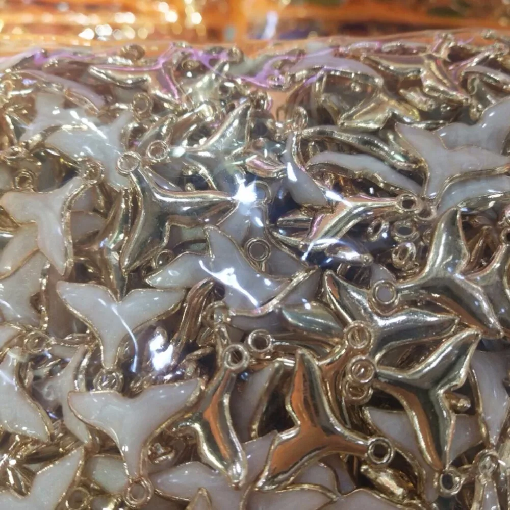 NEW 10pcs Antique gold Enamel Mermaid tail/fish tail/whale tail charm Pendant Necklace/Bracelet DIY Jewelry Accessories 1725
NEW 10pcs Antique gold Enamel Mermaid tail/fish tail/whale tail charm Pendant Necklace/Bracelet DIY Jewelry Accessories 1725