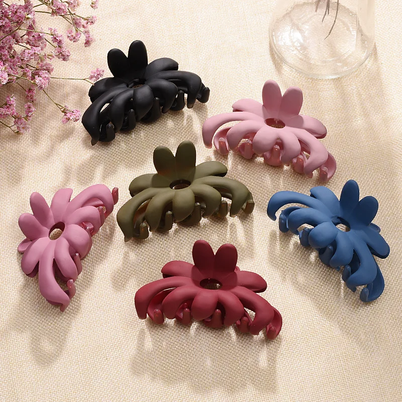 New Hairdress For Women Scrub Flower Acrylic Hair Claw Clips Hollow Out Carving Crab For Hair accessories
New Hairdress For Women Scrub Flower Acrylic Hair Claw Clips Hollow Out Carving Crab For Hair accessories
