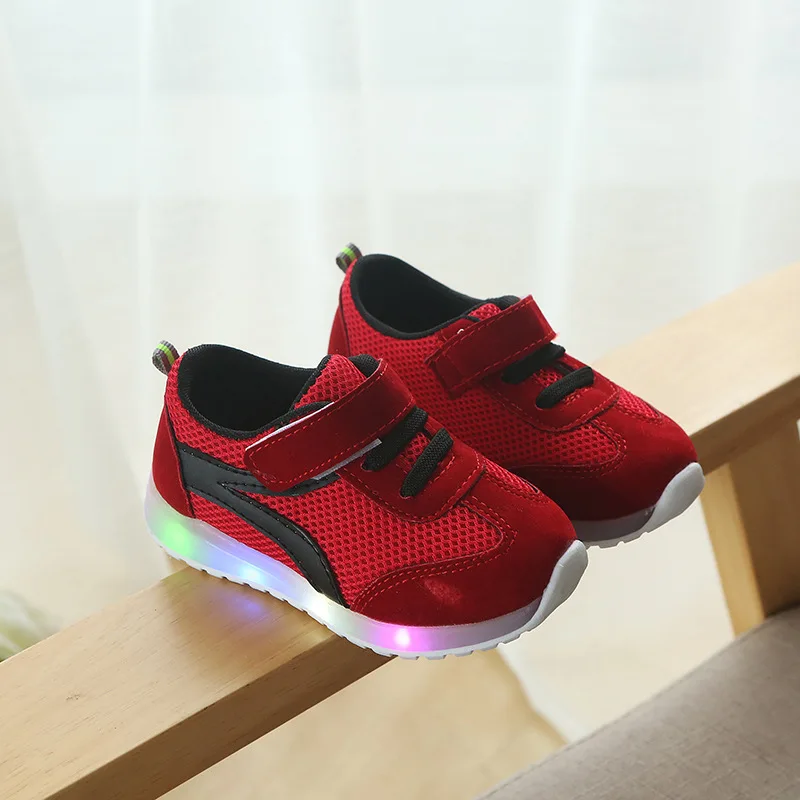 2018 Cool European lighting baby sneakers LED glowing hot sales baby girls boys shoes hot sales cute baby first walkers
2018 Cool European lighting baby sneakers LED glowing hot sales baby girls boys shoes hot sales cute baby first walkers