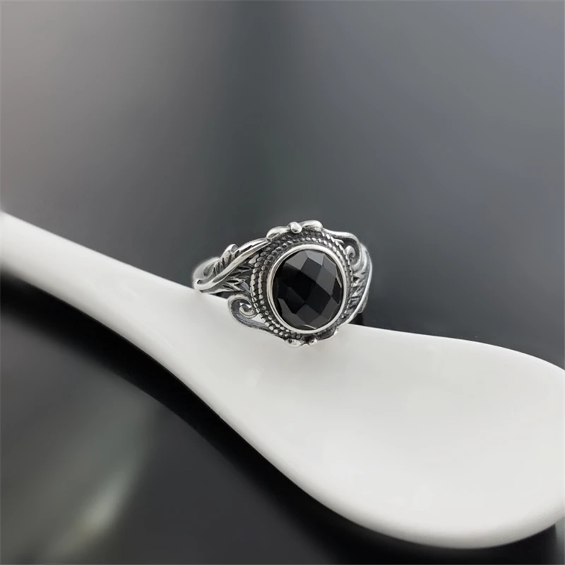 Black Natural Onyx Stone Vintage Sterling Silver 925 Female Ring S925 Thai Silver Antique Silver Oval Women Open Band Retro Ring
Black Natural Onyx Stone Vintage Sterling Silver 925 Female Ring S925 Thai Silver Antique Silver Oval Women Open Band Retro Ring