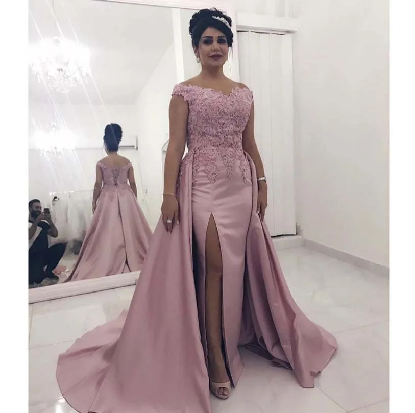 Simple but Elegant Wedding Party Dresses Sweetheart Appliqued Lace Short Sleeve Thigh Bridesmaid Dresses with Overskirt
Simple but Elegant Wedding Party Dresses Sweetheart Appliqued Lace Short Sleeve Thigh Bridesmaid Dresses with Overskirt