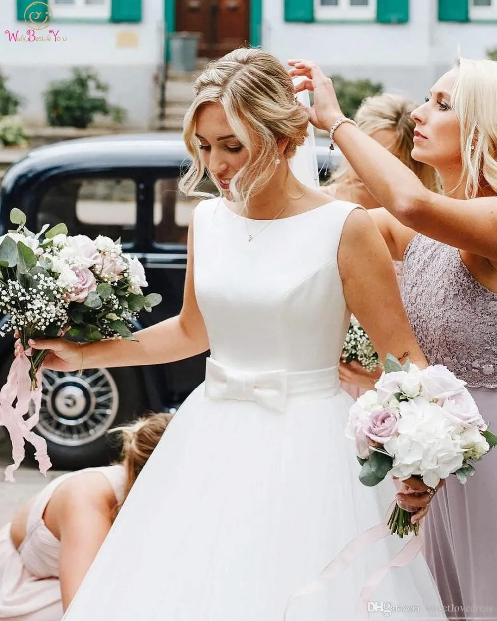 White/Ivory Tulle Satin Wedding Dress Customized Sweep Train Sleeveless Beach A Line O Neck Robe Femme Cheap Simple Bridal Gown
White/Ivory Tulle Satin Wedding Dress Customized Sweep Train Sleeveless Beach A Line O Neck Robe Femme Cheap Simple Bridal Gown