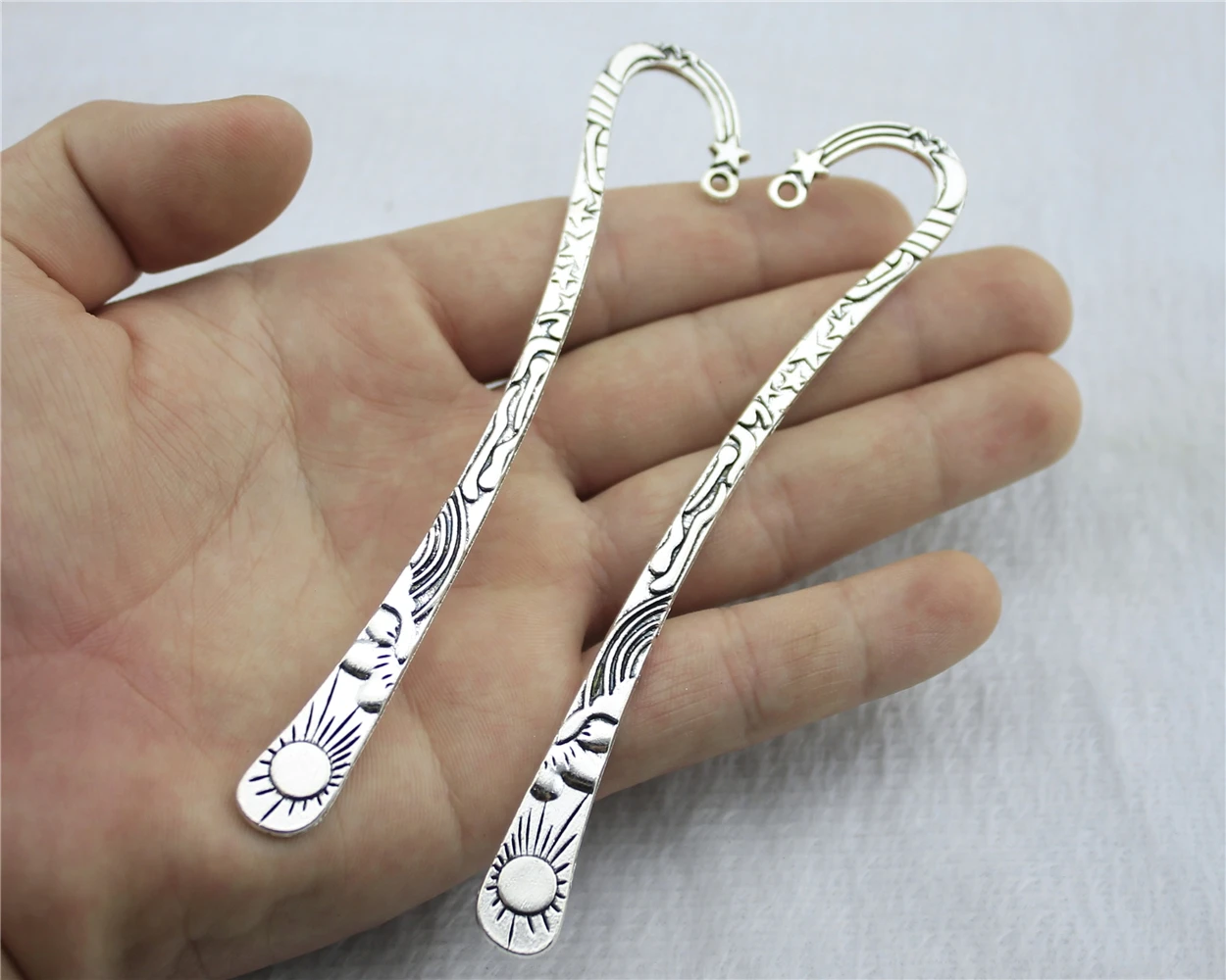 WYSIWYG 1pcs 123x24mm Charms Sun Moon Stars Bookmark Antique Silver Sun Moon Stars Bookmark Sun Moon Stars Bookmark
WYSIWYG 1pcs 123x24mm Charms Sun Moon Stars Bookmark Antique Silver Sun Moon Stars Bookmark Sun Moon Stars Bookmark