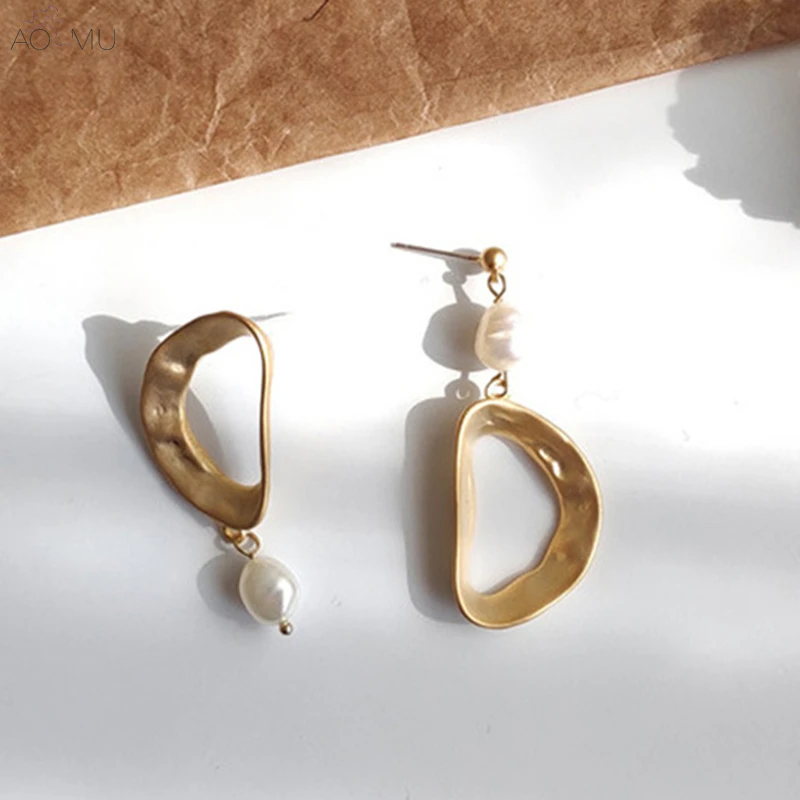 AOMU 2019 New Gold Metal Geometric Irregular Oval Freshwater Pearl long drop Earrings for Women Girl Wedding Party Jewelry
AOMU 2019 New Gold Metal Geometric Irregular Oval Freshwater Pearl long drop Earrings for Women Girl Wedding Party Jewelry