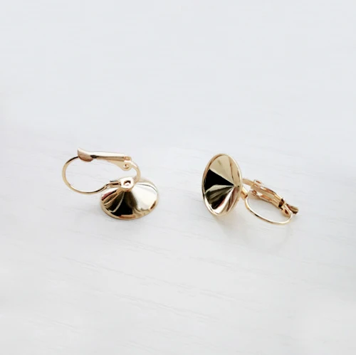 Stainless Steel French Lever Back Earrings Ear Clip Wire Hook with 12mm Circle Bezel Rivoli Stones Bases Findings DIY Gold tone
Stainless Steel French Lever Back Earrings Ear Clip Wire Hook with 12mm Circle Bezel Rivoli Stones Bases Findings DIY Gold tone