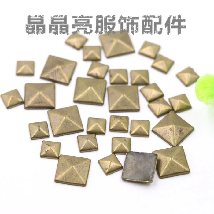 200PCS/LOT Metal Studs Hot fix rhinestones10*10mm pyramid Square ANTI-BRASS for clothing/shoes/phone good quality
200PCS/LOT Metal Studs Hot fix rhinestones10*10mm pyramid Square ANTI-BRASS for clothing/shoes/phone good quality