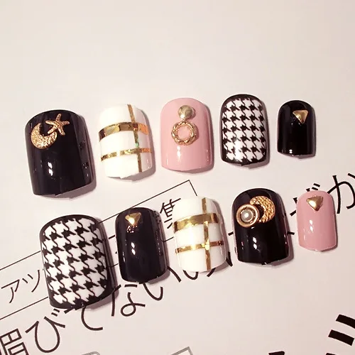 New arrive 24pcs gold rivet/white grid parts short False Nail Art With Glue black/white Fake Nail Tips Artificial Nails Design
New arrive 24pcs gold rivet/white grid parts short False Nail Art With Glue black/white Fake Nail Tips Artificial Nails Design