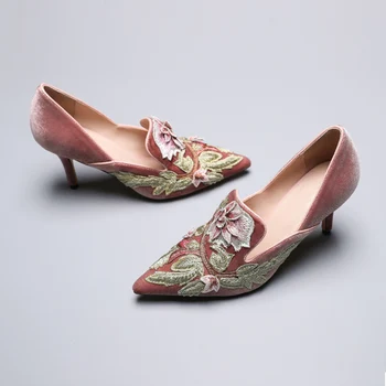 Vogue Flower Embroider Women Pumps High Heels Pointed Toe Elegant Velvet Wedding Pumps Women Valentine Shoes SWB0086 
Vogue Flower Embroider Women Pumps High Heels Pointed Toe Elegant Velvet Wedding Pumps Women Valentine Shoes SWB0086