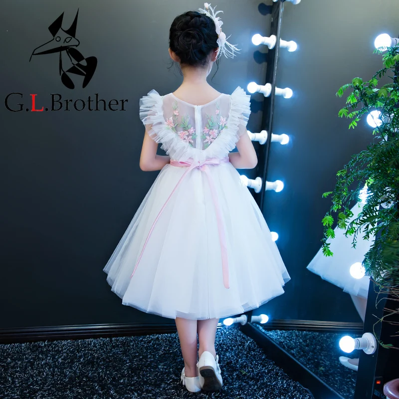 Luxury Princess Dress 2018 Ball Gown Flower Girls Dresses V-neck Holy Communion Dress Kids Pageant For Wedding Party Dress D145
Luxury Princess Dress 2018 Ball Gown Flower Girls Dresses V-neck Holy Communion Dress Kids Pageant For Wedding Party Dress D145