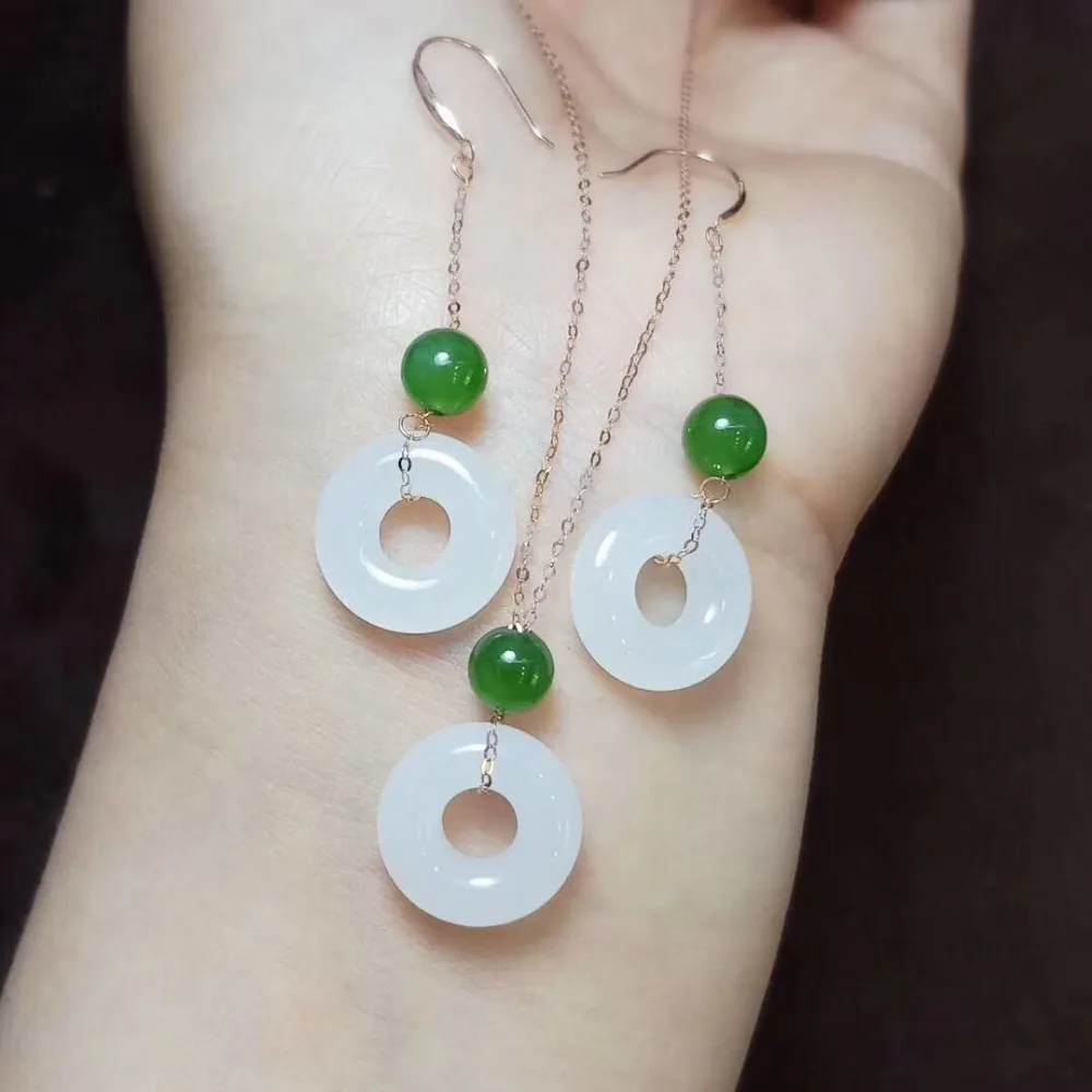 Zhe Ru Jewelry 18k gold inlaid natural Hetian white 14mm donut pendant earrings sexy clavicle chain
Zhe Ru Jewelry 18k gold inlaid natural Hetian white 14mm donut pendant earrings sexy clavicle chain