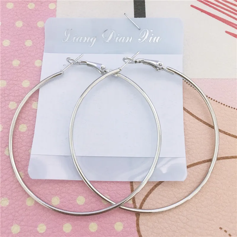 2pc Big Circle Earrings Simple Personality Lady Europeans and Americans Exaggerate Earrings Fashion Circle Earrings 5CM
2pc Big Circle Earrings Simple Personality Lady Europeans and Americans Exaggerate Earrings Fashion Circle Earrings 5CM