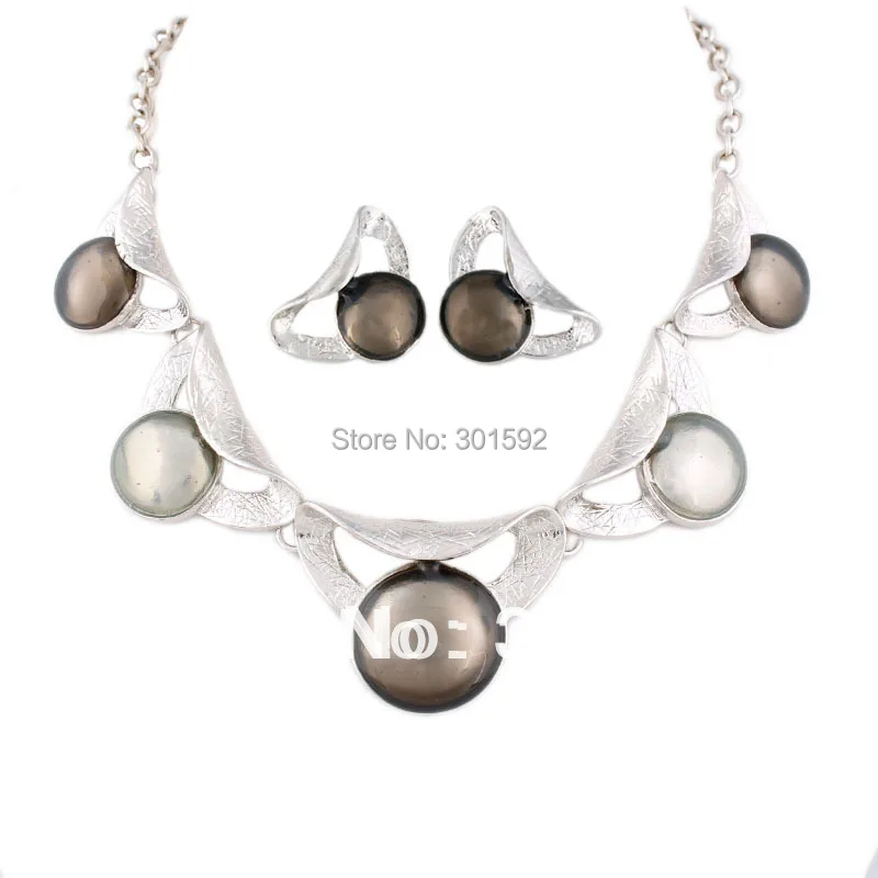 Classic Black and Grey Enamel Necklaces and earrings set Alloy Jewelry set Fashion Jewelry set Wholesale A251
Classic Black and Grey Enamel Necklaces and earrings set Alloy Jewelry set Fashion Jewelry set Wholesale A251