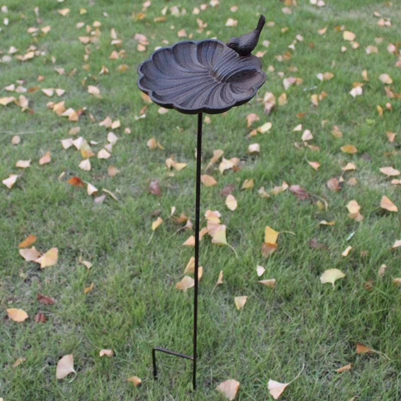 European Vintage Home Garden Decor Cast Iron Bird On Seashell Shaped Bird Feeder Plate with Long Plug
European Vintage Home Garden Decor Cast Iron Bird On Seashell Shaped Bird Feeder Plate with Long Plug