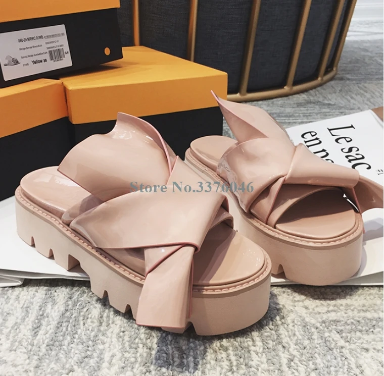 Open Toe Patent Leather Outside Slipper Hot Summer Big Butterfly Knot Platform Sandals Pink Blue Black PU Pantshoes New Arrival
Open Toe Patent Leather Outside Slipper Hot Summer Big Butterfly Knot Platform Sandals Pink Blue Black PU Pantshoes New Arrival