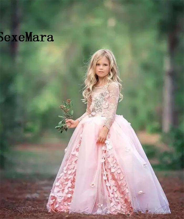 Lace Flower Girls Dresses For Weddings Long Sleeve Appliques Beaded Jewel Neckline Floor Length Girls Pageant Gowns
Lace Flower Girls Dresses For Weddings Long Sleeve Appliques Beaded Jewel Neckline Floor Length Girls Pageant Gowns