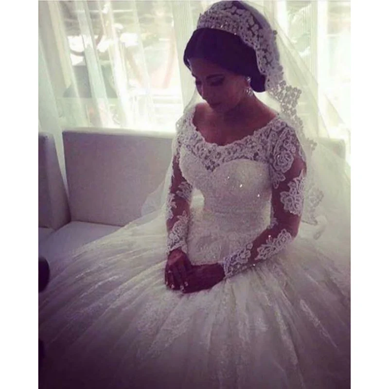 2017 Hot sale Arabic Wedding Dress Dubai lace with Beading Luxury Ball Gown Princess Bride Gown Scoop Neck Long Sleeves
2017 Hot sale Arabic Wedding Dress Dubai lace with Beading Luxury Ball Gown Princess Bride Gown Scoop Neck Long Sleeves