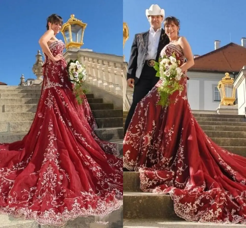 Vintage Red Embroidery Wedding Dresses 2019 Strapless Lace-up Corset Sweep Train Summer Holiday Beach Country Wedding Gown
Vintage Red Embroidery Wedding Dresses 2019 Strapless Lace-up Corset Sweep Train Summer Holiday Beach Country Wedding Gown