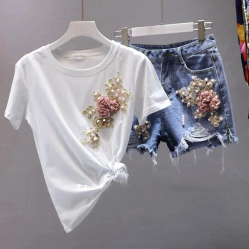 Summer Two-piece set 2019 Woman Three-dimensional Flowers Embroidered Sequins Short Sleeved T-shirt + Denim Shorts Suit Sets
Summer Two-piece set 2019 Woman Three-dimensional Flowers Embroidered Sequins Short Sleeved T-shirt + Denim Shorts Suit Sets